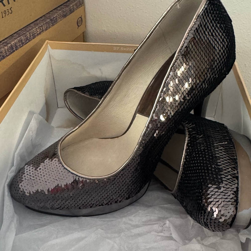 Elegant Sequin Pumps